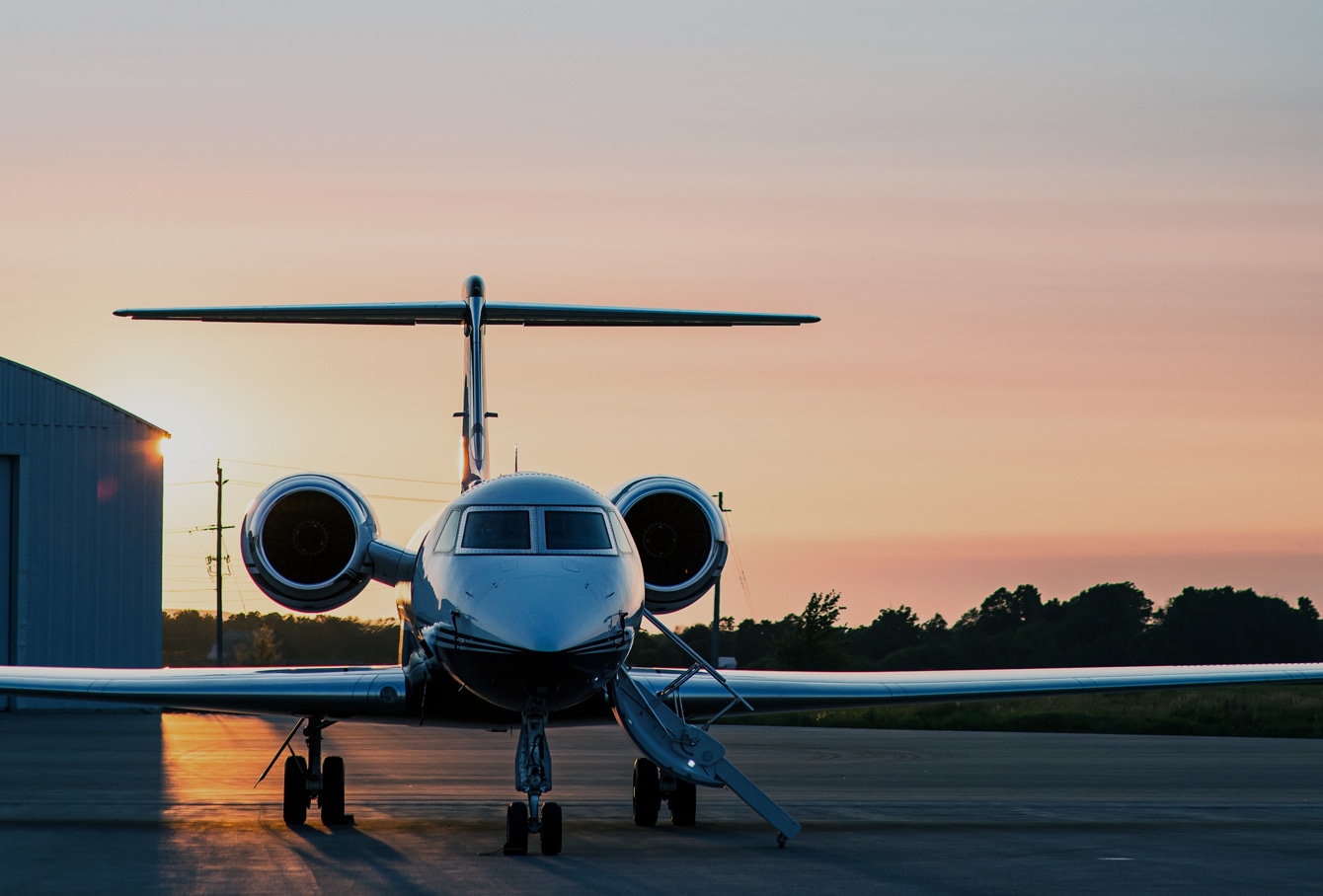 image:大切なお客様の飛行機をお預かりします。